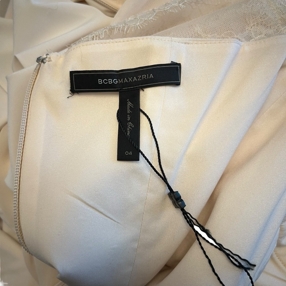 BCBGMAXAZRIA - Brandy Vanilla Draped
Lace Bodice Gown Sz 4 - Picture 13 of 15